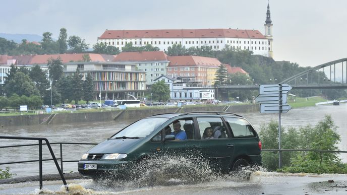 Silné deště a bouřky zaplavily části Ústeckého kraje (17.7.2021)