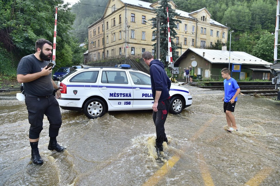 Silné deště a bouřky zaplavily části Ústeckého kraje (17. 7. 2021).