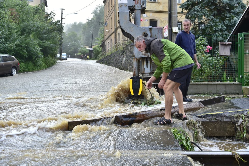 Silné deště a bouřky zaplavily části Ústeckého kraje (17. 7. 2021)