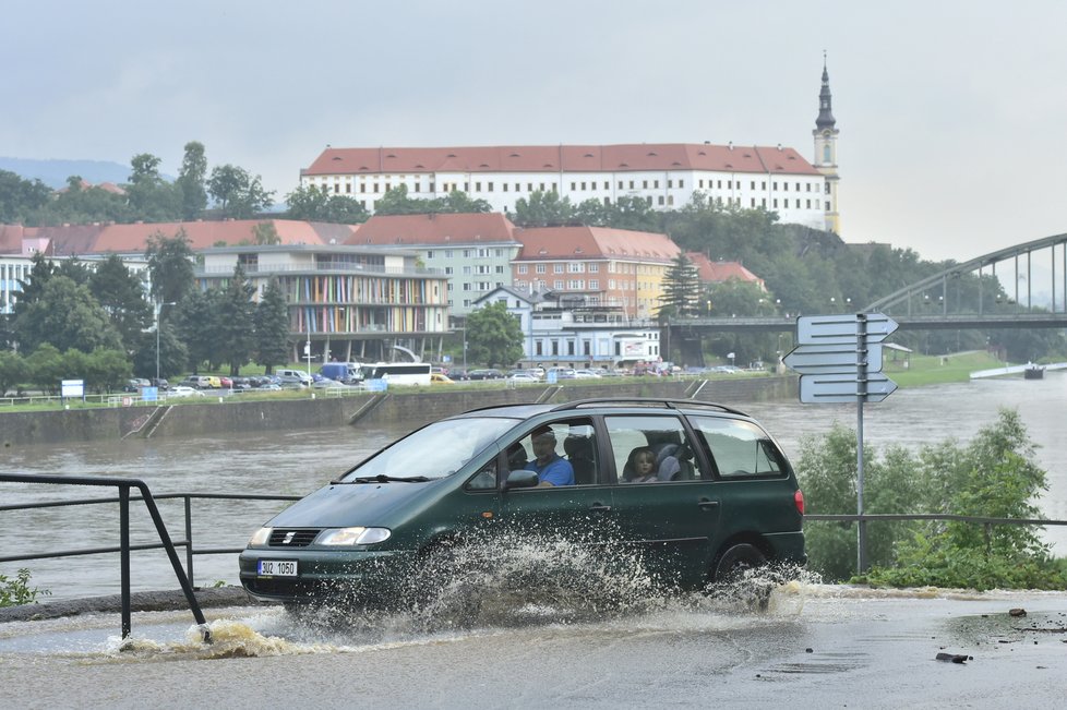 Silné deště a bouřky zaplavily části Ústeckého kraje (17. 7. 2021).