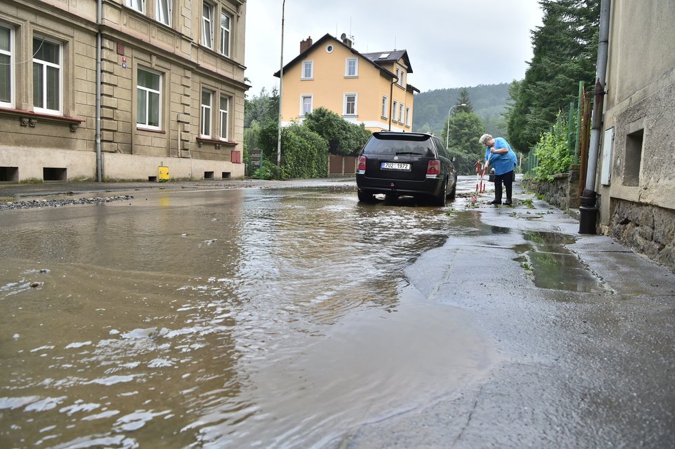 Silné deště a bouřky zaplavily části Ústeckého kraje (17. 7. 2021).