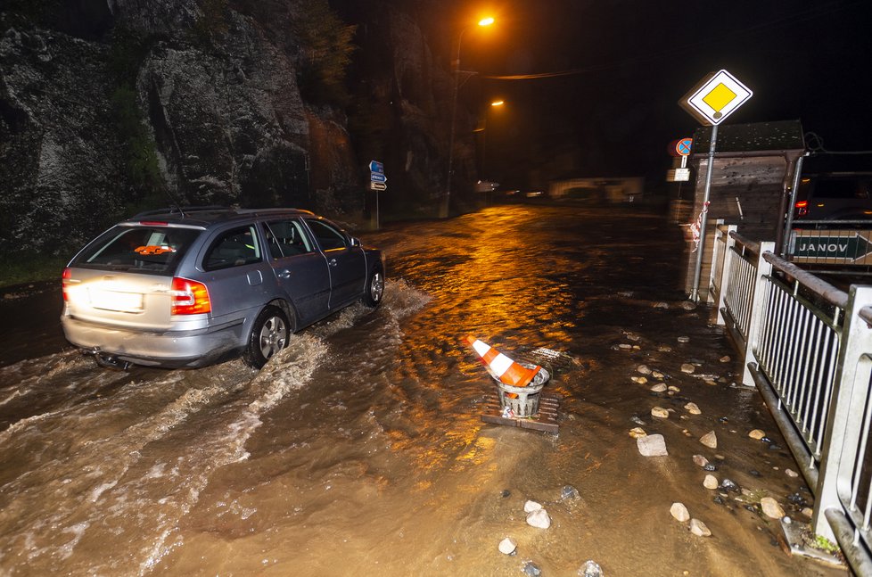 Silné deště a bouřky zaplavily části Ústeckého kraje (17. 7. 2021)