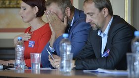 Debata Blesku v Ústeckém kraji se točila kolem sociálních problémů, nezaměstnanosti a dopravy. Zleva: Gabriela Nekolová (ČSSD), Daniel Pitek (SZ + piráti), Leo Steiner (Jsme PRO! Kraj 2016).