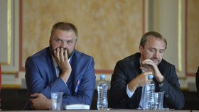 Debata Blesku v Ústeckém kraji se točila kolem sociálních problémů, nezaměstnanosti a dopravy. Zleva: Daniel Pitek (SZ + piráti), Leo Steiner (Jsme PRO! Kraj 2016).
