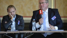Debata Blesku v Ústeckém kraji se točila kolem sociálních problémů, nezaměstnanosti a dopravy. Zleva: Leo Steiner (Jsme PRO! Kraj 2016), Petr Urbánek (ANO).