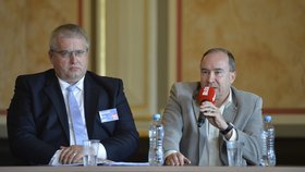 Debata Blesku z Ústeckého kraje: DSSS a její předseda Tomáš Vandas (vpravo) chtějí podporu českých podnikatelů.