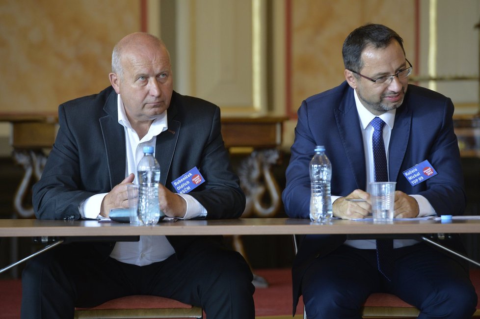Debata Blesku z Ústeckého kraje: Vláda nás přehlíží, shodli se hejtman Oldřich Bubeníček (vlevo) a poslanec Michal Kučera (TOP 09).