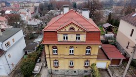 Lidé v Ústí se bouří proti přesunu kontaktního centra pro drogově závislé do vily mezi rodinné domky.