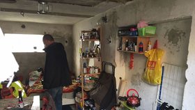 Bez vody, topení a s bezdomovcem. Matka se třemi dětmi živořila v Ústí v garáži