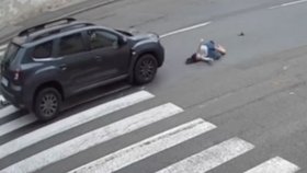 Ženu smetl na přechodu téměř v plné rychlosti…