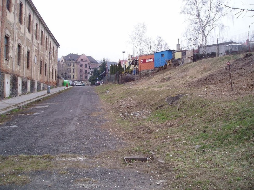 Čistota ve Sklářské ulici a přilehlých částí dlouho nevydržela.