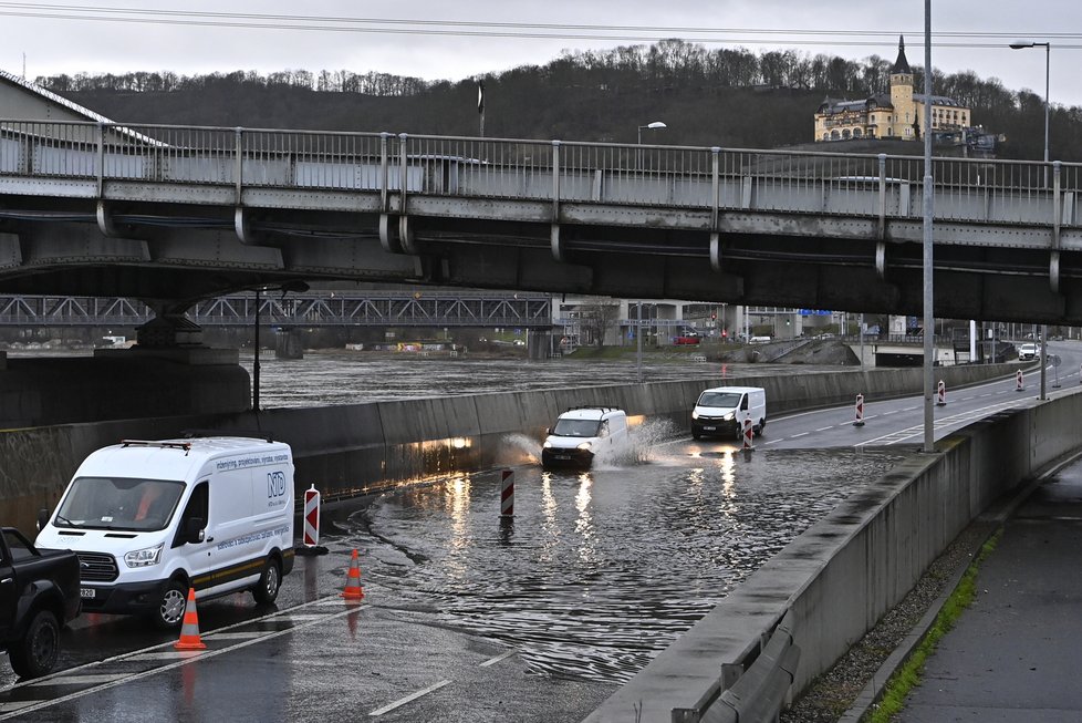 Protipovodňová vana v Ústí nad Labem se opět zaplnila vodou (4. 1. 2024).