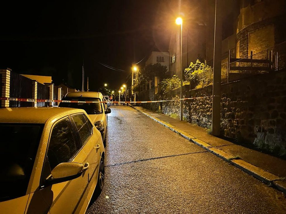 Policie v Ústí nad Labem zasahovala proti muži, který nožem ohrožoval rodinu. Museli ho postřelit, v nemocnici zemřel.  (28.9.2022)