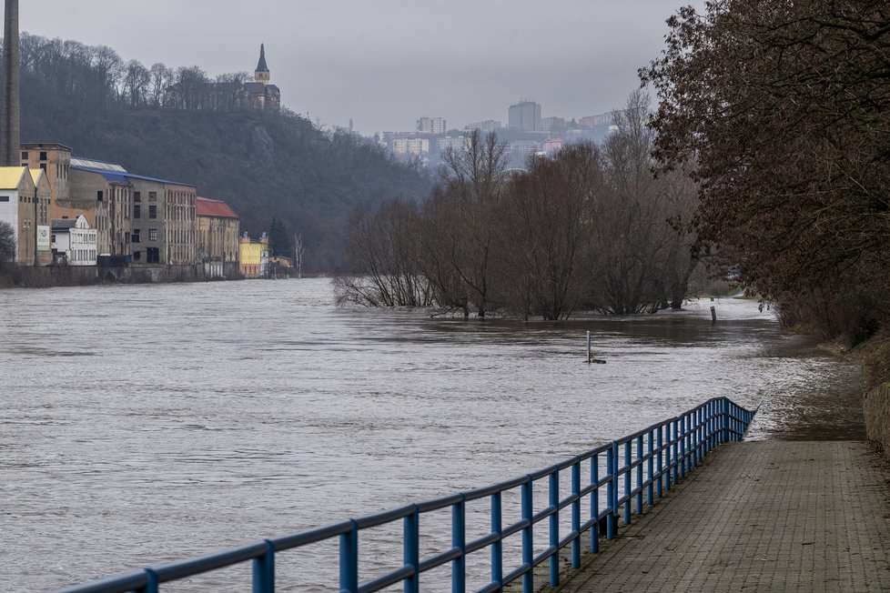 Rozvodněná řeka Labe v ústecké části Střekov (5. 1. 2024)