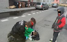 Drama v Ústí! Policisté zachránili chlapce (9): Zkolaboval a nedýchal!