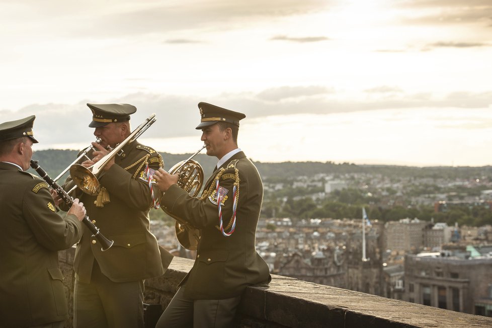 Vojáci z Ústřední hudby AČR v Edinburghu