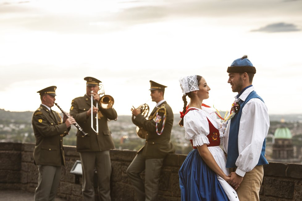 Ústřední hudba AČR a Vojenský umělecký soubor Ondráš na hradě v Edinburghu