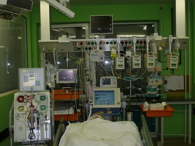 Klinika anesteziologie, resuscitace a intenzivní medicíny Ústřední vojenské nemocnice v Praze.
