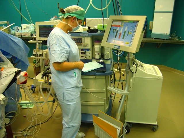 Klinika anesteziologie, resuscitace a intenzivní medicíny Ústřední vojenské nemocnice v Praze