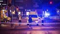 Útočník zabil dva civilisty a zranil pět policistů