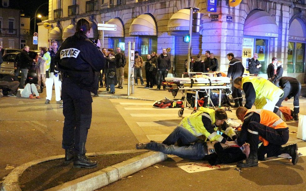 Útok v Dijonu, o terorismus nešlo. Řidič schválně najížděl na lidi a křičel Alláh Akbar.