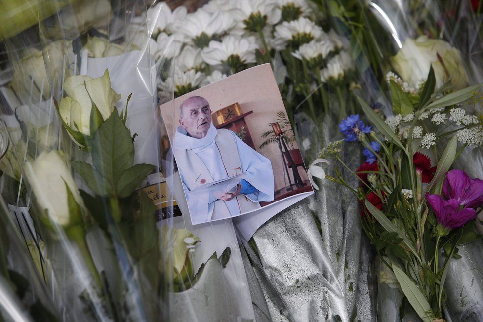 V kostele Saint-Etienne-du-Rouvray byl brutálně zavražděn kněz Jacques Hamel.