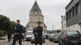 V kostele Saint-Etienne-du-Rouvray byl brutálně zavražděn kněz Jacques Hamel.