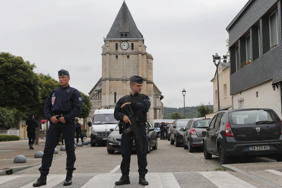 V kostele Saint-Étienne du Rouvray byl brutálně zavražděn kněz Jacques Hamel.