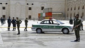 Policie hlídkuje také u chrámu revolucionáře Ayatolláha Chomejního