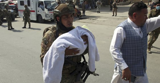 Při útoku na nemocnici v Kábulu zahynulo nejméně 13 lidí. Mezi oběťmi jsou i dvě novorozeňata