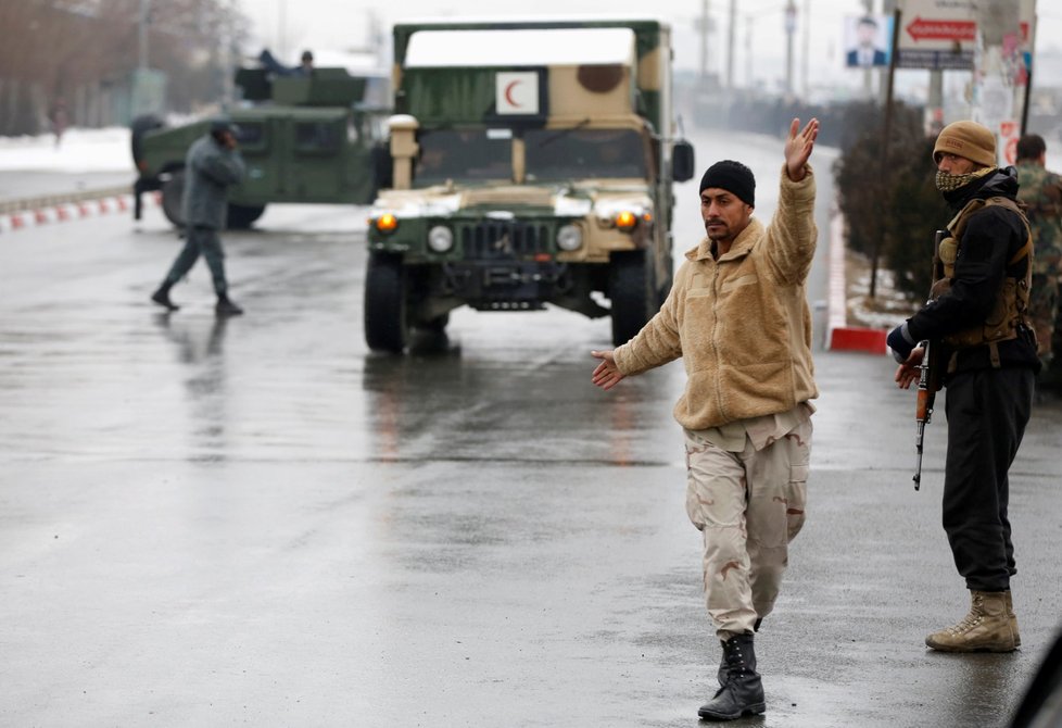 Útok na vojenskou akademii v Kábulu. Na místě nejméně pět mrtvých. Z toho dva vojáci a tři útočníci. K incidentu se přihlásil islámský stát