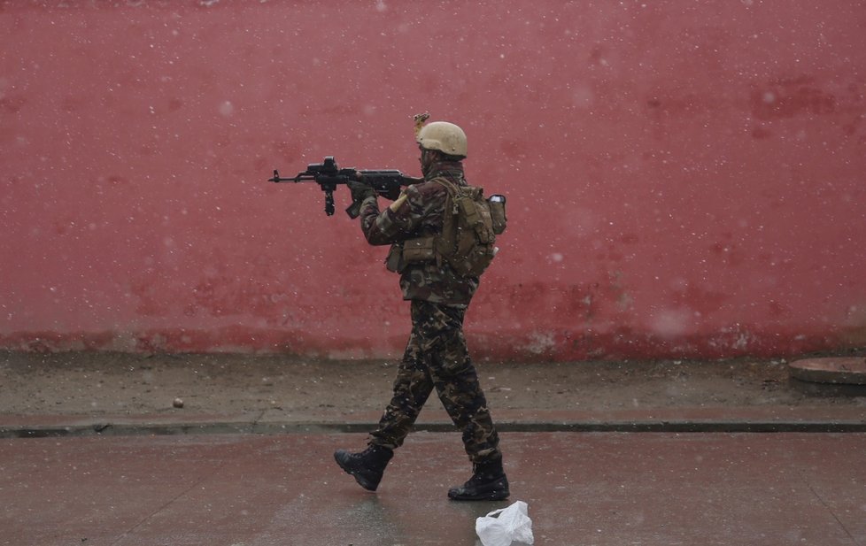 Útok na vojenskou akademii v Kábulu. Na místě nejméně pět mrtvých. Z toho dva vojáci a tři útočníci. K incidentu se přihlásil islámský stát
