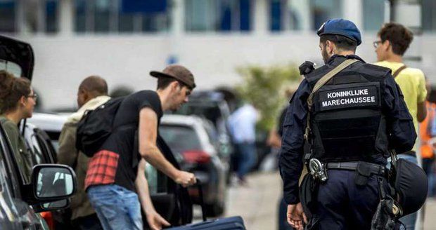 Na Kypru zatkli Íránce s českým pasem: Falešný doklad chtěl zneužít k cestě do Británie (ilustrační foto)