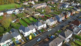 Útok se stal v poklidné vesničce Rogiet.