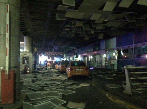 Istanbulské letiště po dvojnásobném útoku