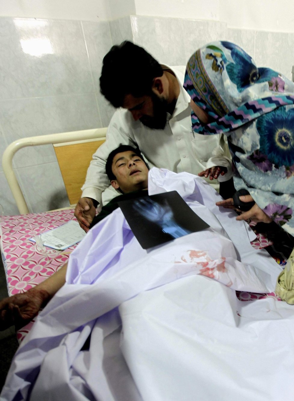 Talibán obsadil školu v Pákistánu - zabili desítky dětí!
