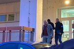 Devatenáctiletého studenta, který zaútočil mačetou na učitele na pražském učilišti, vedou kriminalisté. (31. března 2022)