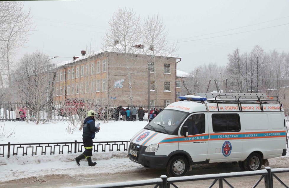 V Permu se odehrál podobný incident, v tamní základní škole dva starší žáci vtrhli do třídy, kde probíhala výuka nižšího ročníku. Nožem pobodali dvanáct dětí a učitelku, která se snažila žáky bránit.