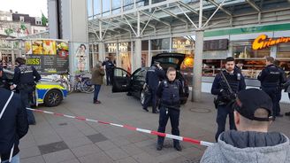 V Heidelbergu najel muž autem do lidí, jeden ze zraněných zemřel