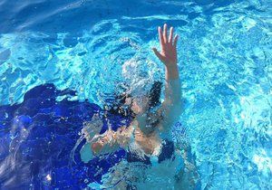 Tragédie v dovolenkovém ráji: Sestry se utopily v bazénu, když zachraňovaly jedna druhou! (Ilustrační foto)