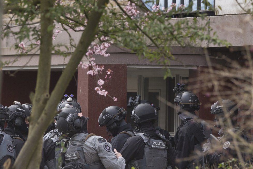 Nizozemská policie usilovně pátrá po muži, který dnes dopoledne střílel na tramvaj v Utrechtu, (18.03.2019).