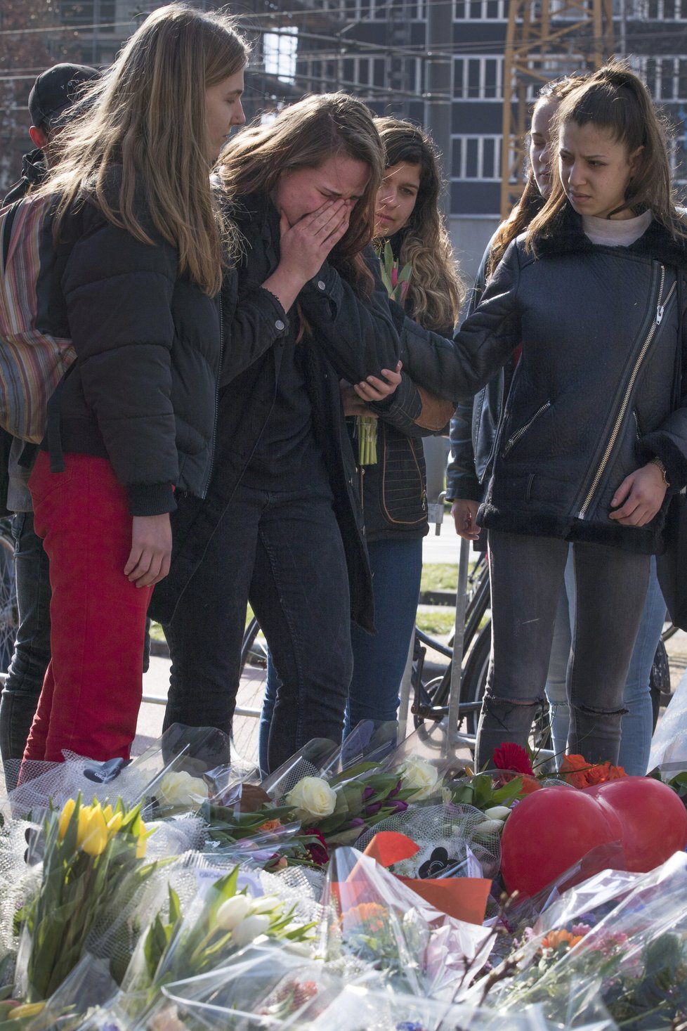 Utrecht se vzpamatovává z útoku, při kterém zemřeli tři lidé.