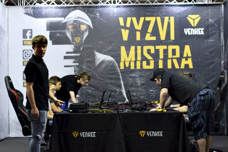 Tisíce dětí zaplnily Expo Letňany. Chtěly se setkat se slavnými českými youtubery.