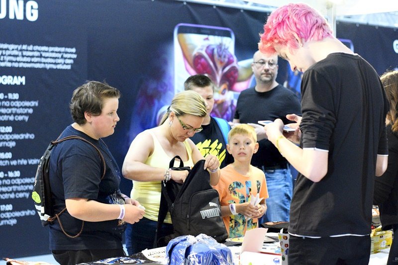 Tisíce dětí zaplnily Expo Letňany. Chtěly se setkat se slavnými českými youtubery.