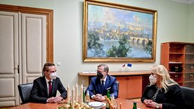 Uvádění do rezortů: Premiér Petr Fiala (ODS) uvádí do úřadu ministra pro místní rozvoj Ivana Bartoše (Piráti) po Kláře Dostálové (17.12.2021)