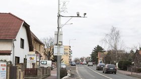Do Běchovic řidiči jezdí oklikou. Nájezd na Černý Most silničáři uzavřeli kvůli opravám na Pražském okruhu