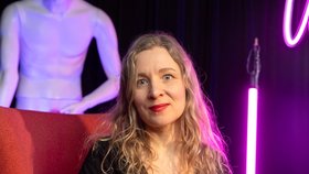 Hostkou podcastu Už budu! se stala terapeutka Lucie Sitařová.