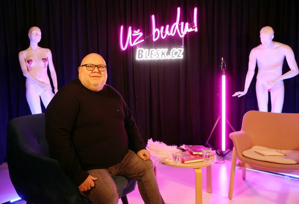 Hostem podcastu Už budu! se stal ex-producent porna Oldřich Widman.