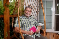 Nejznámější český sexuolog Radim Uzel (80) má koronavirus: Cítím se blbě, nevím, kdo mě nakazil