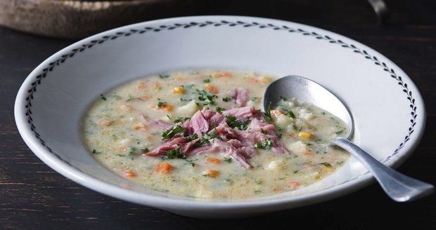 Uzená polévka s praženou krupicí byla za první republiky základem dělnické kuchyně